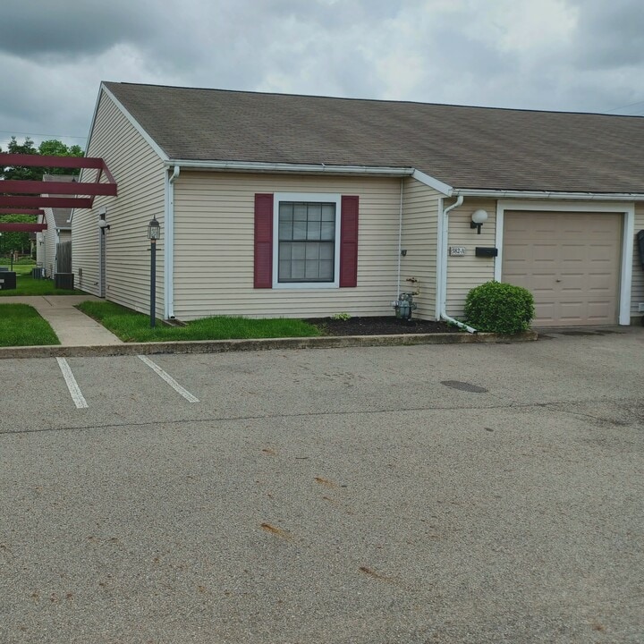 582 Moull St in Newark, OH - Foto de edificio