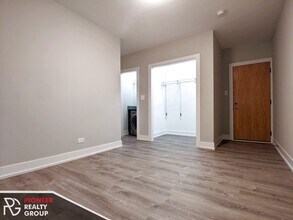 711 W Brompton Ave, Unit 711-52 in Chicago, IL - Foto de edificio - Building Photo