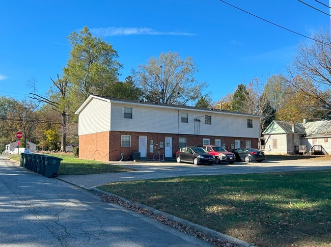 1600 Tucker St in Greensboro, NC - Building Photo - Building Photo