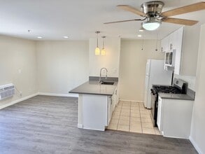 Robinson Street in Los Angeles, CA - Building Photo - Building Photo