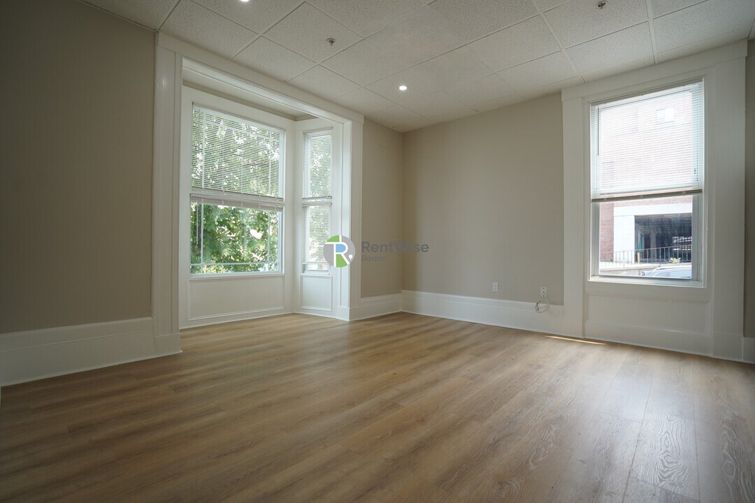 142 Dorchester St in Boston, MA - Building Photo