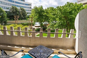 700 New Hampshire Ave NW in Washington, DC - Building Photo - Building Photo
