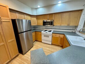 925 110th Ave NE in Bellevue, WA - Building Photo - Building Photo