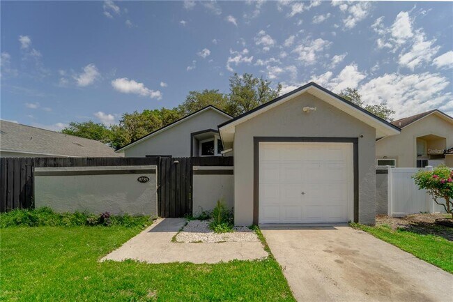 9785 Piney Point Cir in Orlando, FL - Building Photo - Building Photo