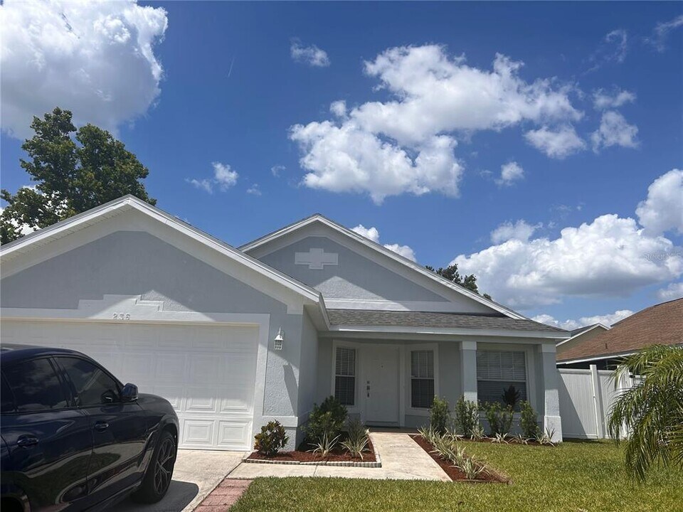 236 Queen Mary Dr in Davenport, FL - Building Photo