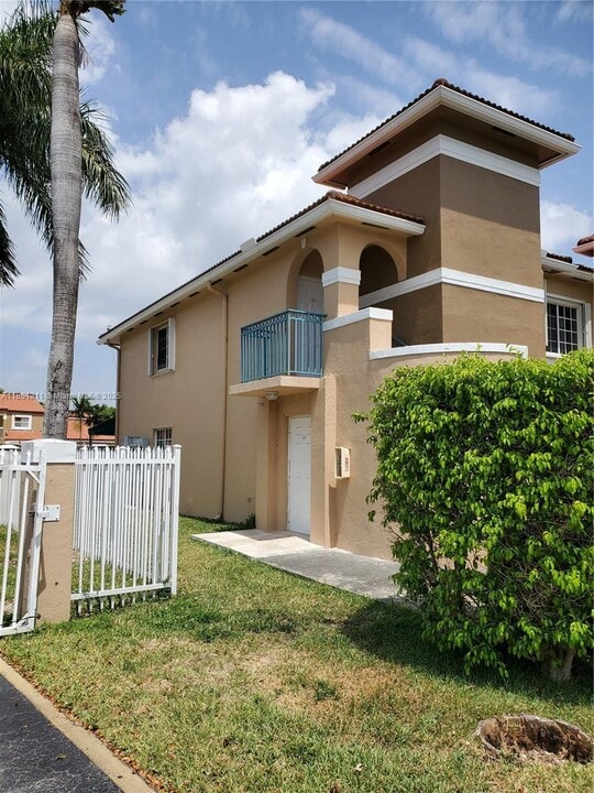 6416 SW 131st pth in Miami, FL - Building Photo