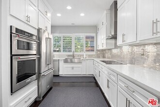 1003 Muirfield Dr in Newport Beach, CA - Building Photo - Building Photo