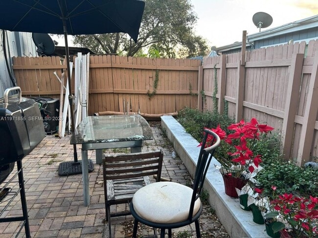 4729 NW 4th Ave in Pompano Beach, FL - Building Photo - Building Photo