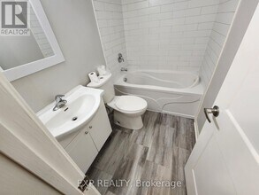 89 Wellington St E in Brampton, ON - Building Photo - Building Photo