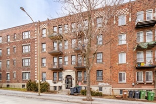 4516 Décarie Boul in Montréal, QC - Building Photo