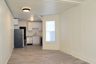 Lush Bank Lofts in Portland, OR - Foto de edificio - Building Photo