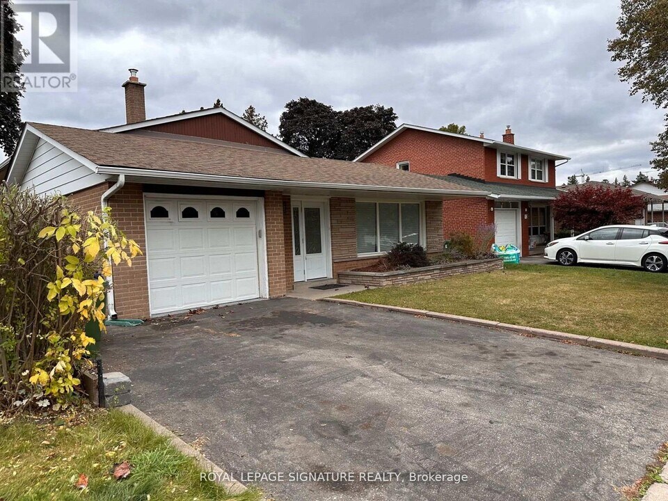 10 Marlbank Rd in Toronto, ON - Building Photo