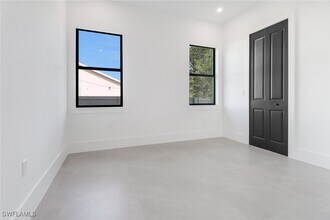 368 14th St SE in Naples, FL - Foto de edificio - Building Photo