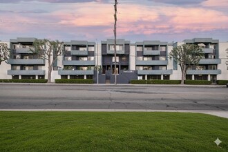 The Liora in Northridge, CA - Foto de edificio - Building Photo