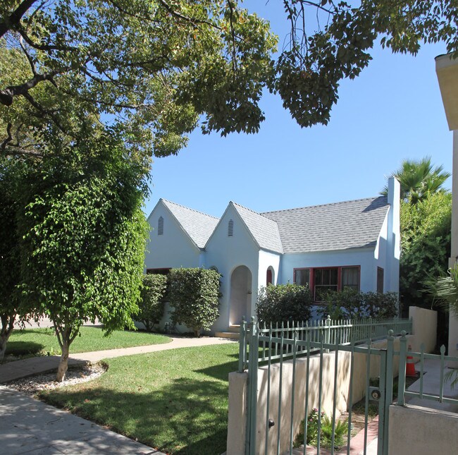 San Jose Units in Burbank, CA - Foto de edificio - Building Photo