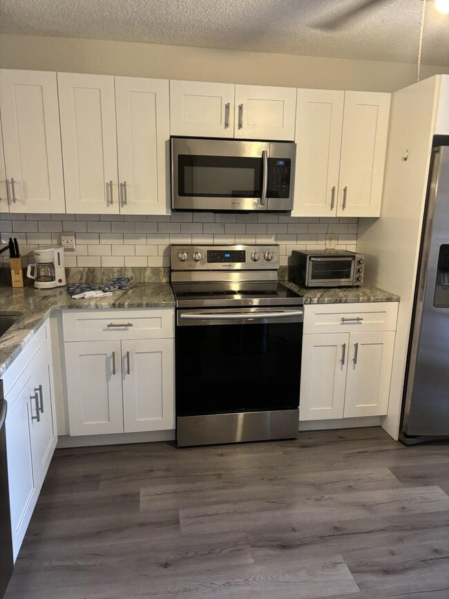 property at 5048 Heatherhill Ln