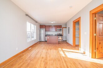 2630 N Bartlett Ave, Unit Lower Rear in Milwaukee, WI - Building Photo - Building Photo