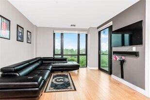701 Ridge Hill Boulevard in Yonkers, NY - Building Photo
