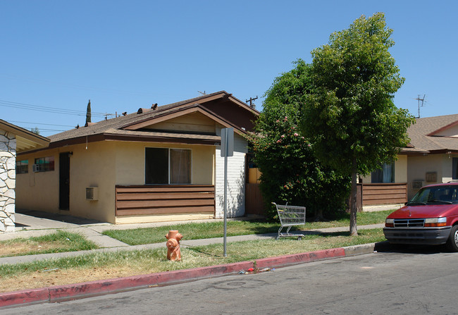 1809 E Grove Ave in Orange, CA - Building Photo - Building Photo