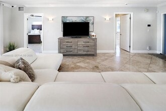 2031 NE 14th Ct in Fort Lauderdale, FL - Foto de edificio - Building Photo