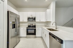 10224 Trumpet Honeysuckle Wy in San Antonio, FL - Building Photo