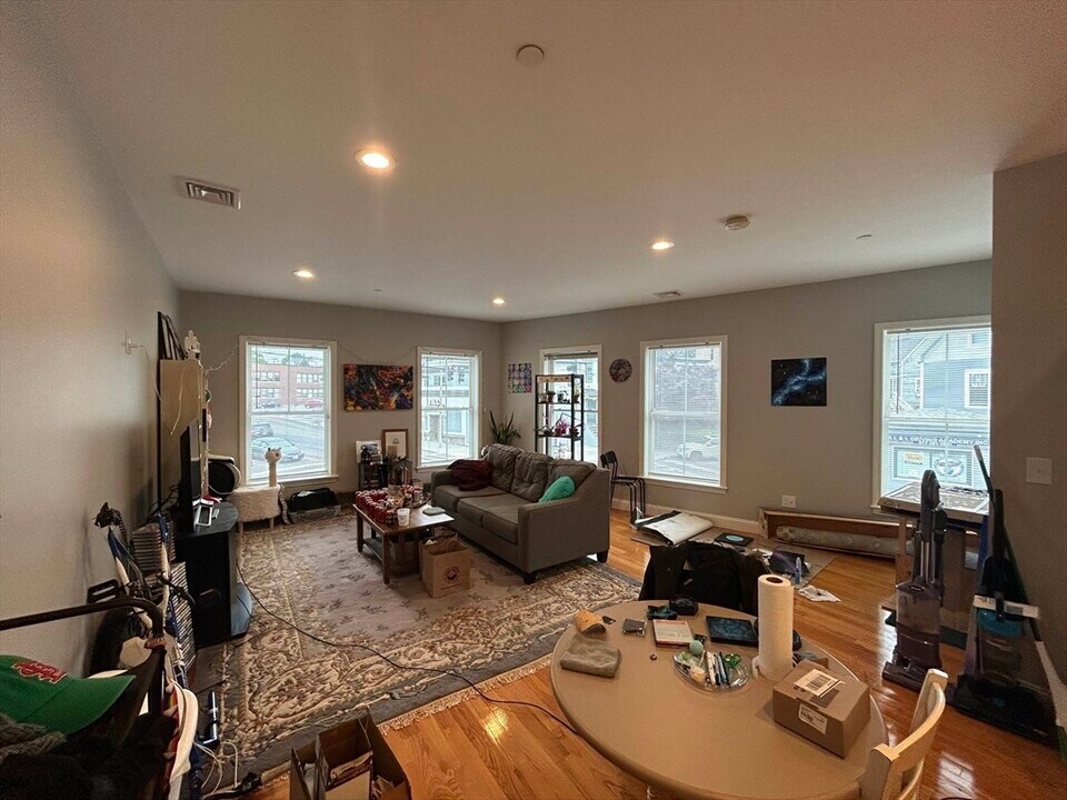 15 Dana Ave in Boston, MA - Building Photo