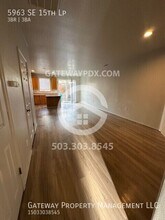 5963 SE 15th Loop in Gresham, OR - Building Photo - Building Photo