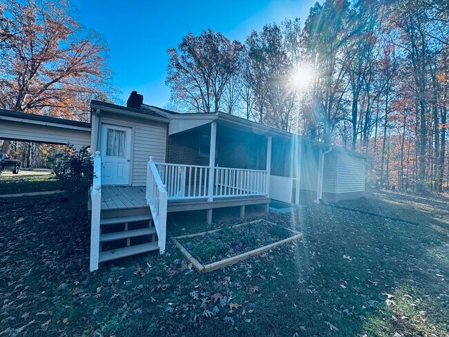 10169 L P Bailey Memorial Hwy in Nathalie, VA - Building Photo - Building Photo