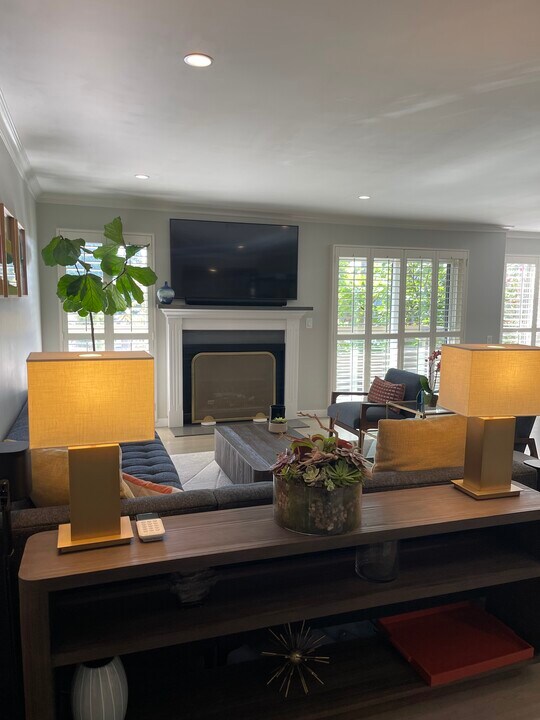 8960 Cynthia St, Unit CL7 in West Hollywood, CA - Foto de edificio