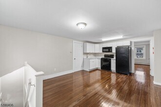 76 Van Ness Terrace in Maplewood, NJ - Building Photo - Building Photo