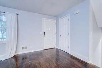 232 Meadowbriar Rd in Rochester, NY - Building Photo - Building Photo