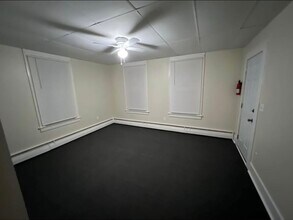 122 S Main St, Unit 8 in Oriskany Falls, NY - Foto de edificio - Building Photo