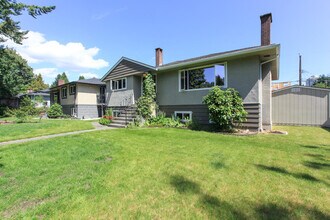 2956 Noel Dr in Burnaby, BC - Building Photo - Building Photo