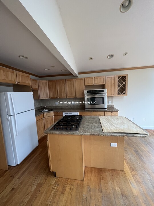 167 Pearl St, Unit 3 in Somerville, MA - Building Photo