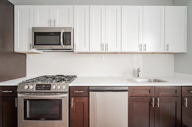 5162 W Montrose Ave, Unit 6 in Chicago, IL - Building Photo - Building Photo