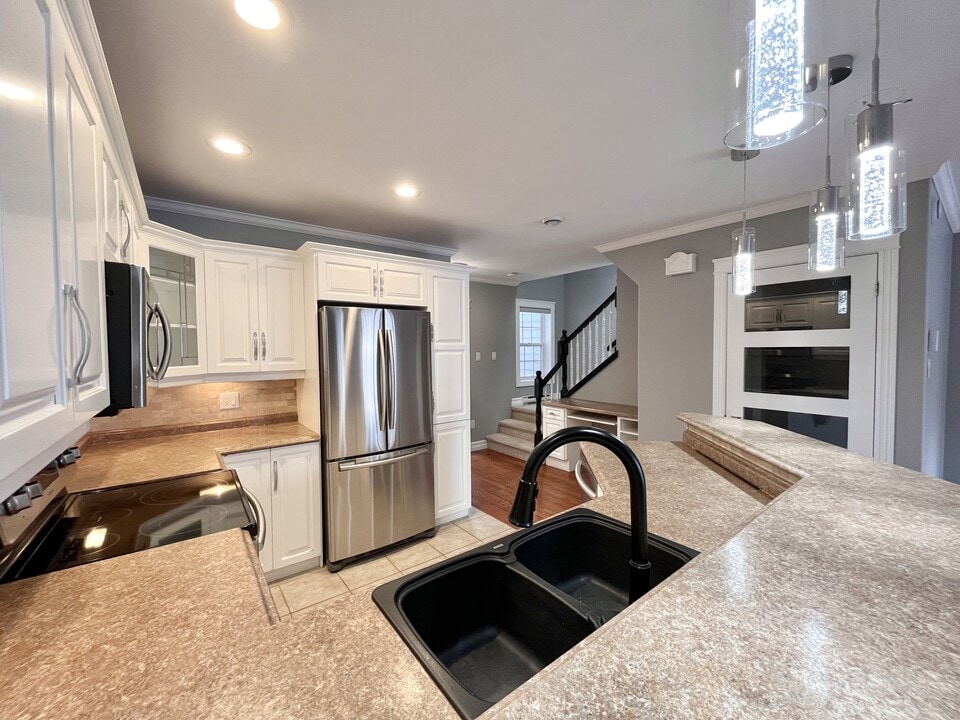 1539 Topsail Rd in Paradise, NL - Building Photo