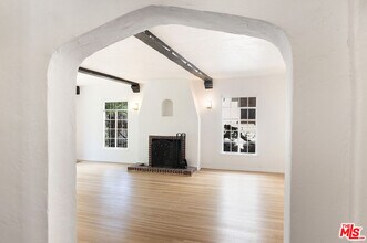 342 N Orange Dr in Los Angeles, CA - Building Photo - Building Photo