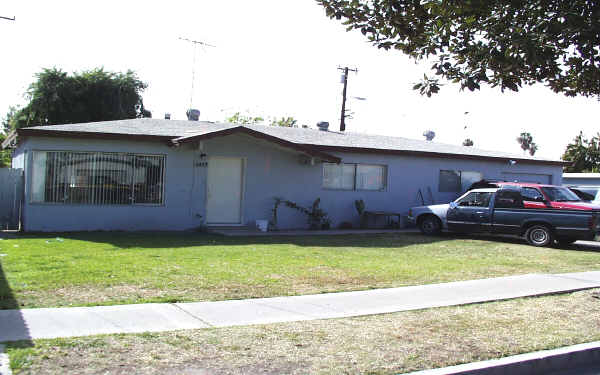 1437 S Gilbert St in Fullerton, CA - Building Photo