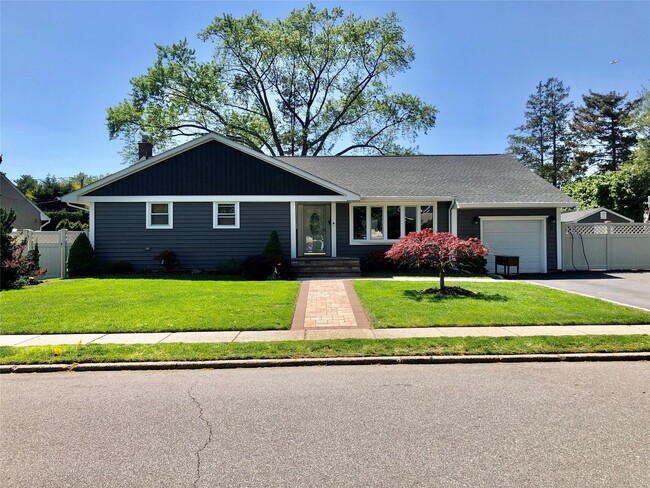 6 Ann Dr in Syosset, NY - Building Photo - Building Photo
