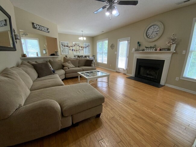 548 Raintree Rd in Jacksonville, NC - Building Photo - Building Photo