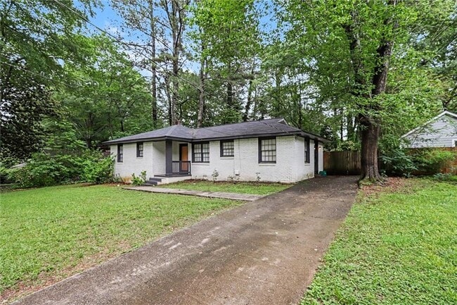 property at 3743 Poplar Dr