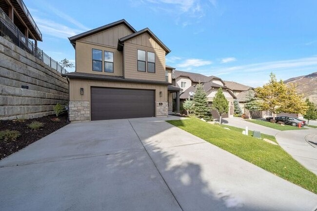 property at 1233 Delacroix Dr