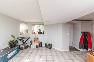 2833 N Albany Ave in Chicago, IL - Building Photo - Building Photo