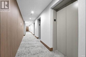 115 McMahon Dr in Toronto, ON - Building Photo - Building Photo