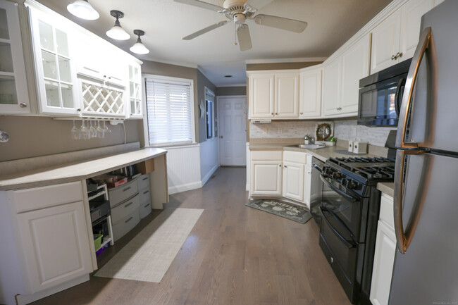 property at 906 Mill Pond Dr