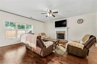2914 Meadow Church Rd in Suwanee, GA - Building Photo - Building Photo