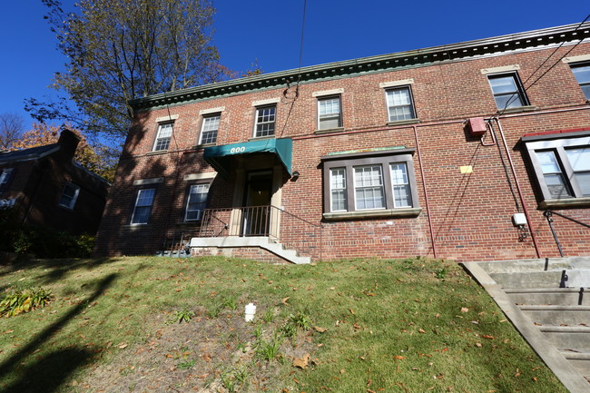 800 Taylor St NE