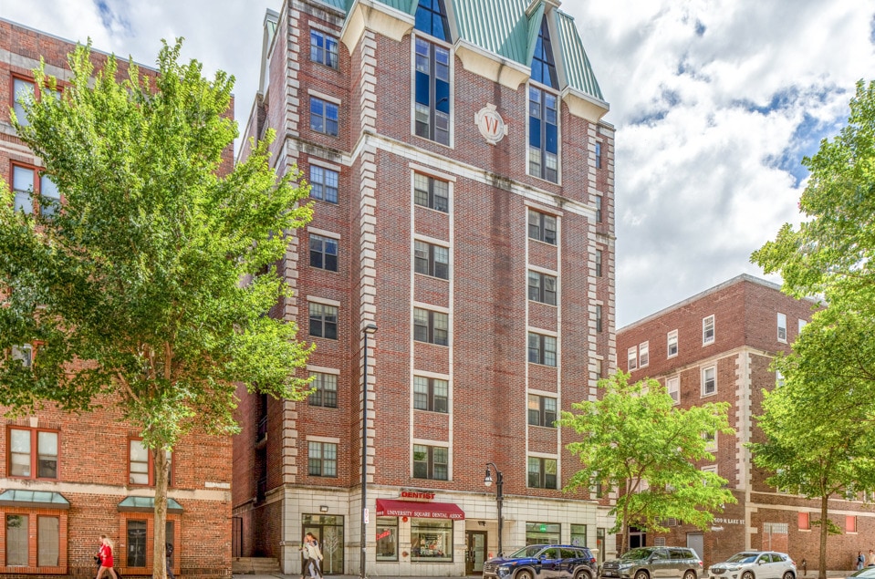 Collegiate Campus Student Apartments in Madison, WI - Foto de edificio