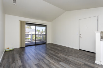 Lakeside Apartments in Fresno, CA - Foto de edificio - Interior Photo