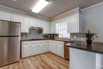 1717 Richmond Rd in Texarkana, TX - Building Photo - Building Photo